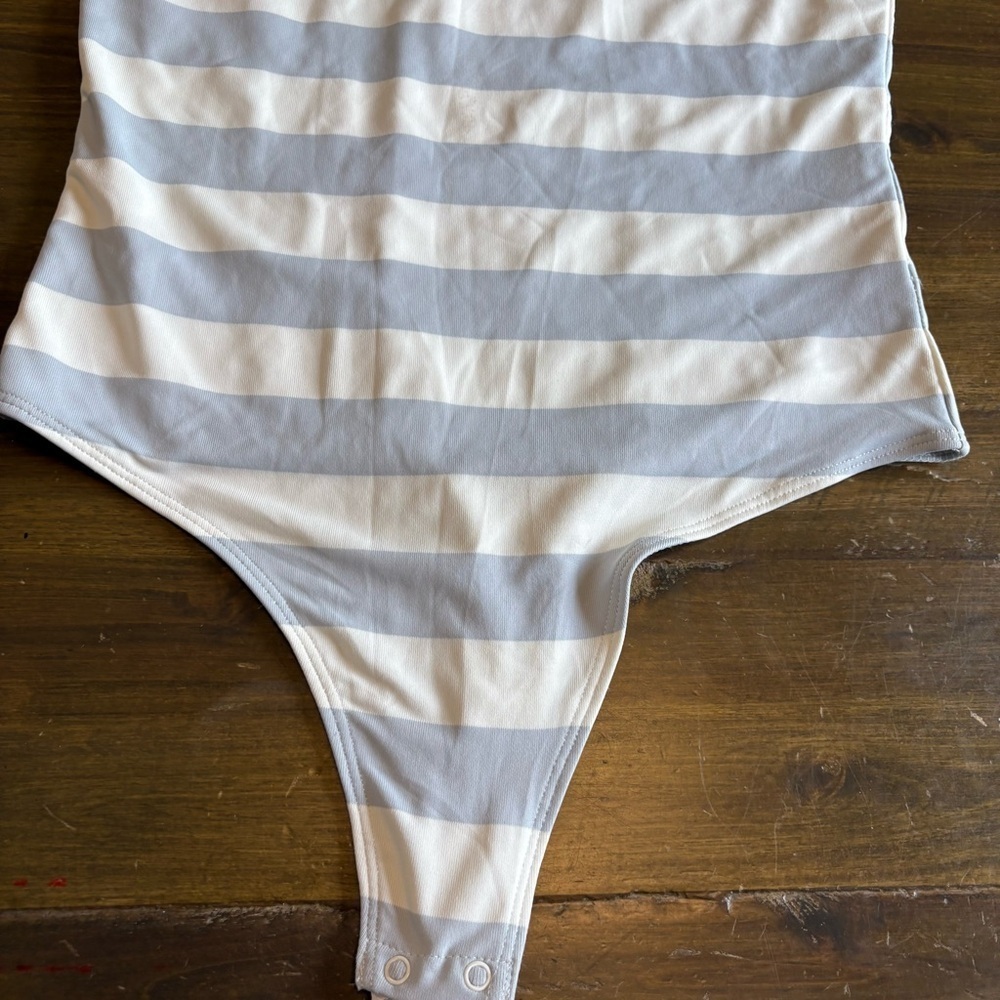House of Harlow 1960 Blue & White Striped Bodysuit Stretchy Soft Sleeveless Tank - Picture 3 of 7